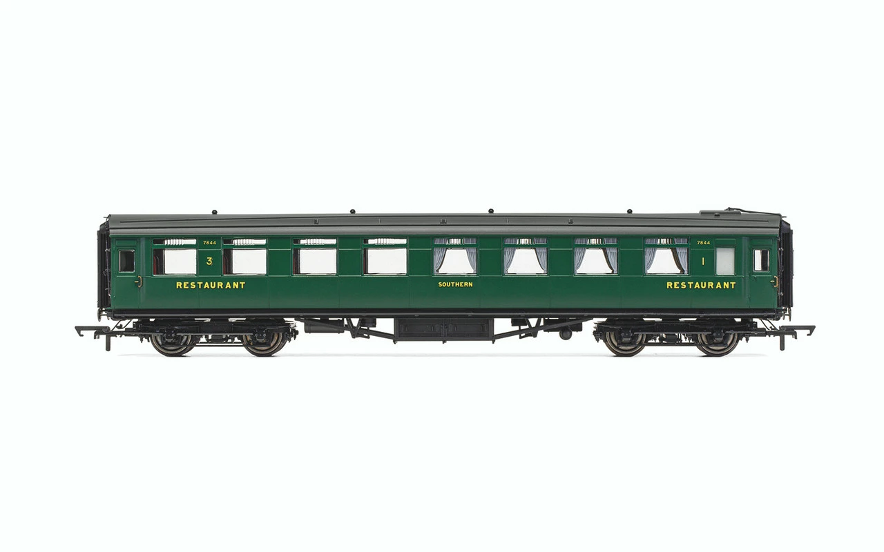 Hornby OO Gauge SR, Maunsell Dining Saloon Third, 7844 - R40221 1 Hornby OO Gauge SR, Maunsell Dining Saloon Third, 7844 - R40221