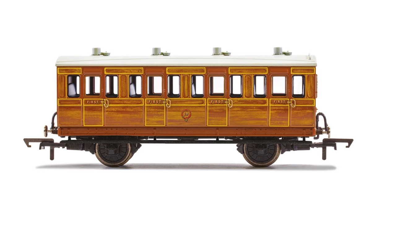 Hornby OO Gauge IoW CR, 4 Wheel Coach (4 Door), 1st Class - Era 2 R40414 1 Hornby OO Gauge IoW CR, 4 Wheel Coach (4 Door), 1st Class - Era 2 R40414