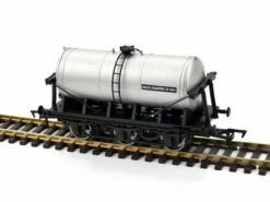 Dapol OO Gauge 6 Wheel Milk Tank Unigate Silver Model Wagon 4F-031-045