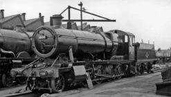 Dapol OO Gauge 2884 Class 2-8-0 2851 BR Late Black DCC Sound 4S-009-007S