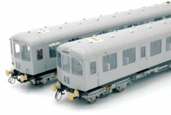 Heljan OO Gauge Class 104 2 Car DMU L701 53437/53479 Late Network SouthEast 1458